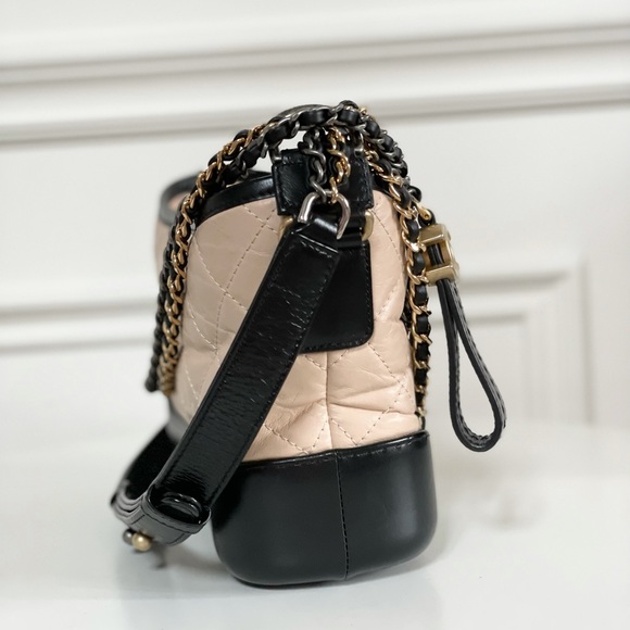 __ 𝑺 𝑶 𝑳 𝑫 __ SELLING CHANEL S GABRIELLE - Picture 4 of 15